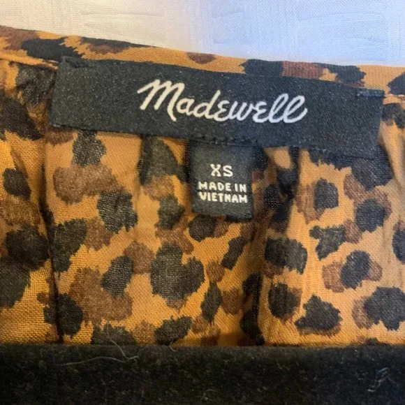 Madewell Animal Print Short Bubble Sleeve Crew Neck Button Up Shirt Womens XS - Picture 3 of 13